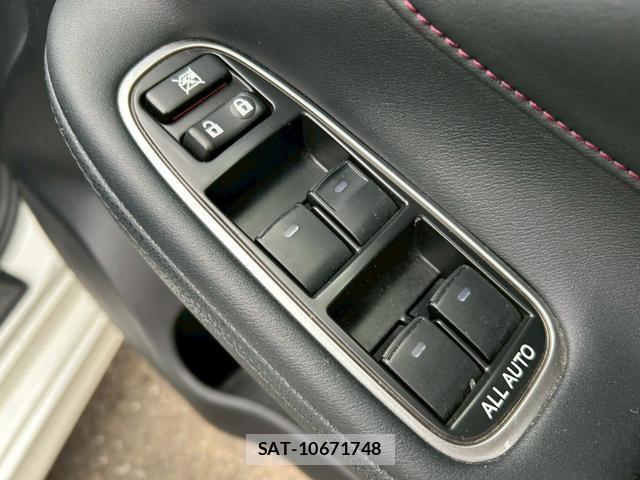 Toyota CROWN 2015-12 8284036-8