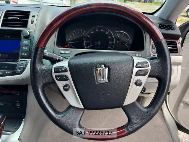 Toyota CROWN 2011-03 8284728-9