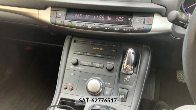 Lexus CT 2011-09 8281437-14