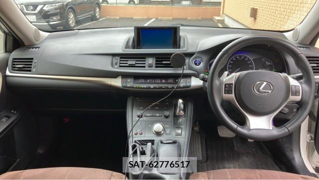 Lexus CT 2011-09 8281437-2