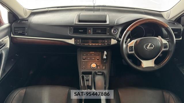 Lexus CT 2011-11 8282030-2