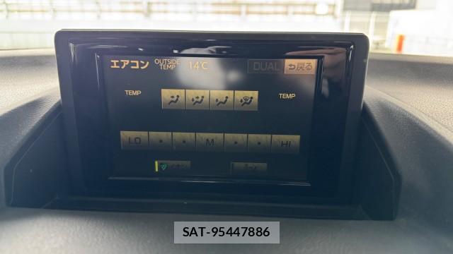 Lexus CT 2011-11 8282030-4