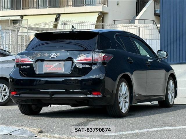 Lexus CT 2011-08 8284445-1