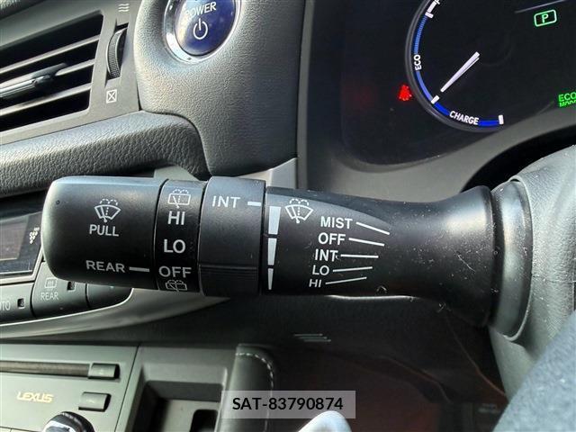 Lexus CT 2011-08 8284445-11