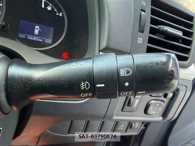 Lexus CT 2011-08 8284445-12