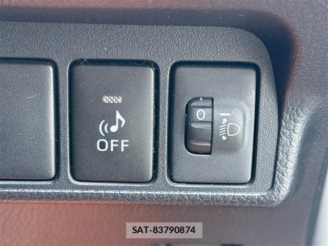 Lexus CT 2011-08 8284445-17
