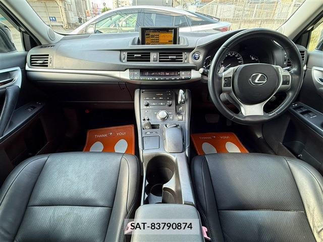 Lexus CT 2011-08 8284445-2
