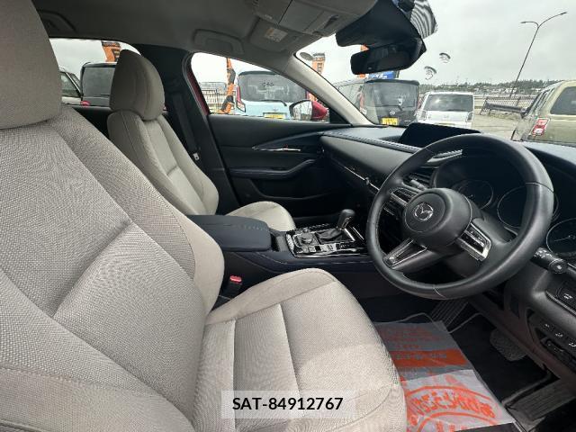 Mazda CX-30 2021-02 8280306-3