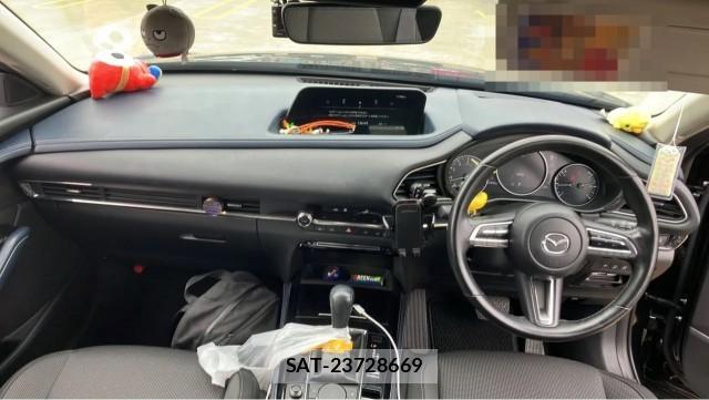 Mazda CX-30 2022-01 8281153-2