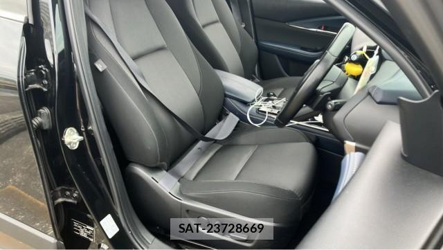 Mazda CX-30 2022-01 8281153-5
