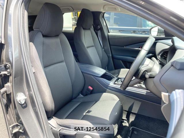 Mazda CX-30 2023-09 8282711-7