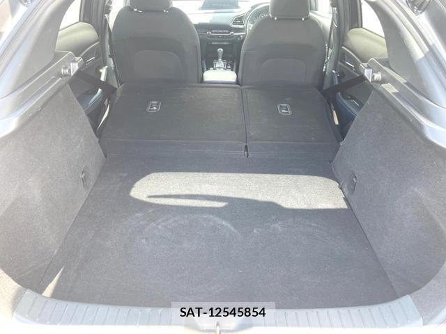 Mazda CX-30 2023-09 8282711-9