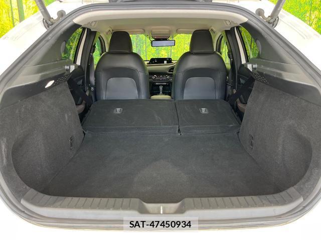 Mazda CX-30 2019-09 8284923-9