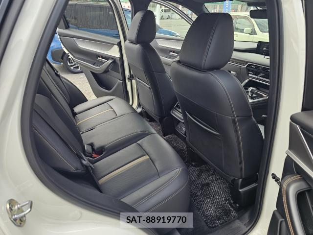 Mazda CX-60 2023-08 8283688-8