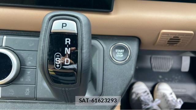 Land Rover DEFENDER 2025-11 8281077-14