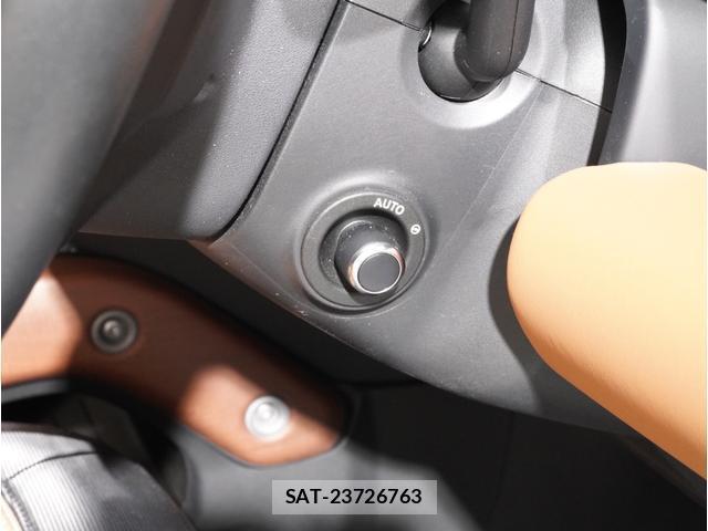 Land Rover DEFENDER 2023-08 8284481-12