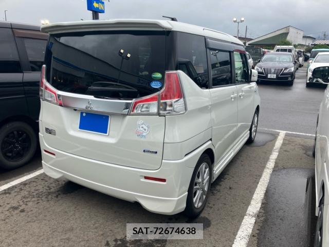 Mitsubishi DELICA 2016-09 8279675-13