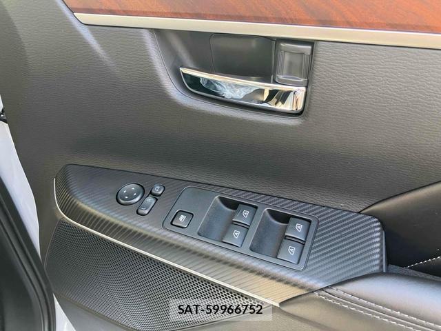 Mitsubishi DELICA 2025-10 8277100-12