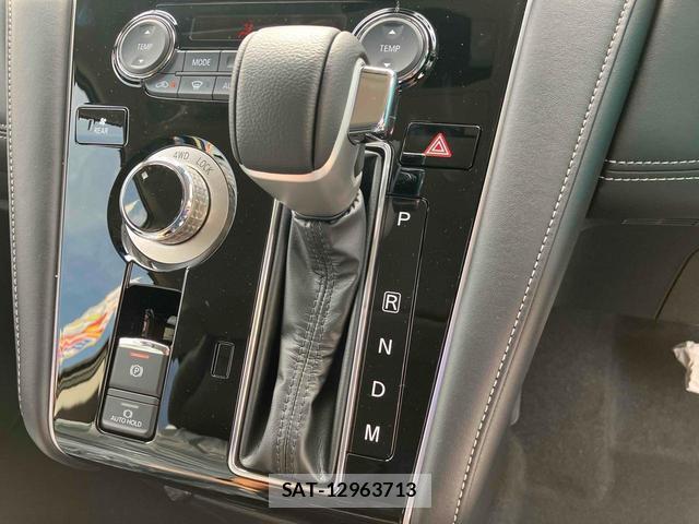 Mitsubishi DELICA 2025-10 8277102-4