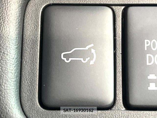 Mitsubishi DELICA 2023-11 8280228-6
