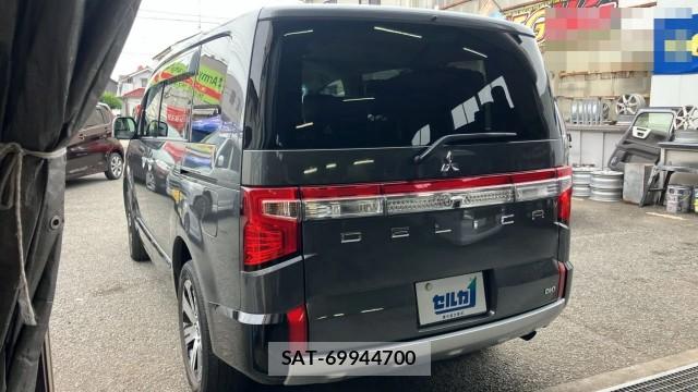 Mitsubishi DELICA 2020-03 8281053-13
