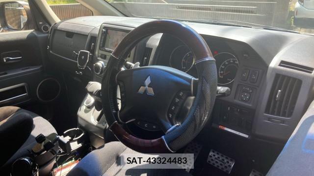 Mitsubishi DELICA 2013-01 8282005-16