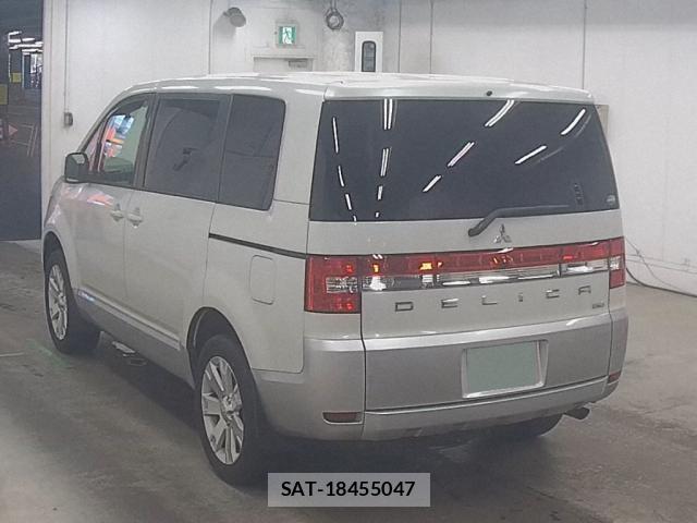 Mitsubishi DELICA 2018-02 8284389-1
