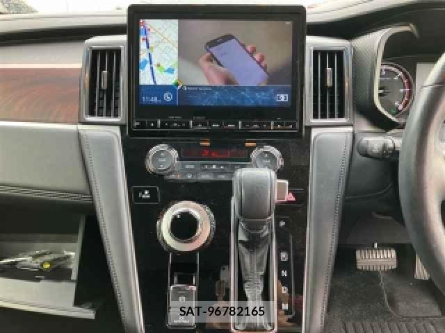 Mitsubishi DELICA 2021-04 8284405-3