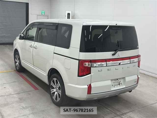 Mitsubishi DELICA 2021-04 8284405-4