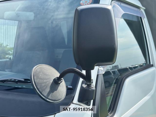 Mitsubishi DELICA TRUCK 2005-02 8283741-14