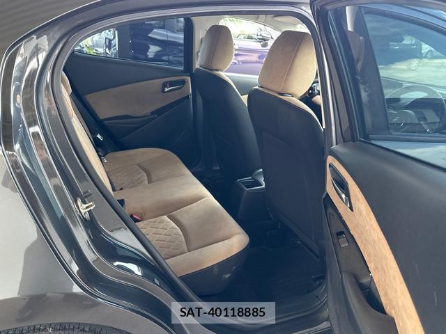 Mazda DEMIO 2017-08 8277793-11