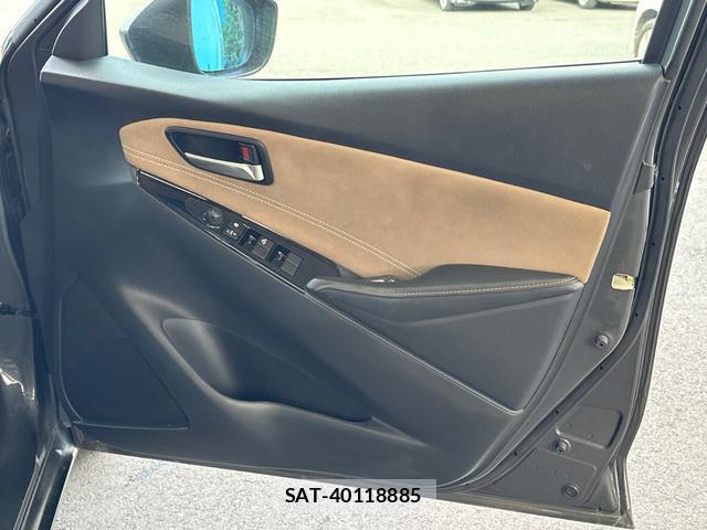 Mazda DEMIO 2017-08 8277793-17