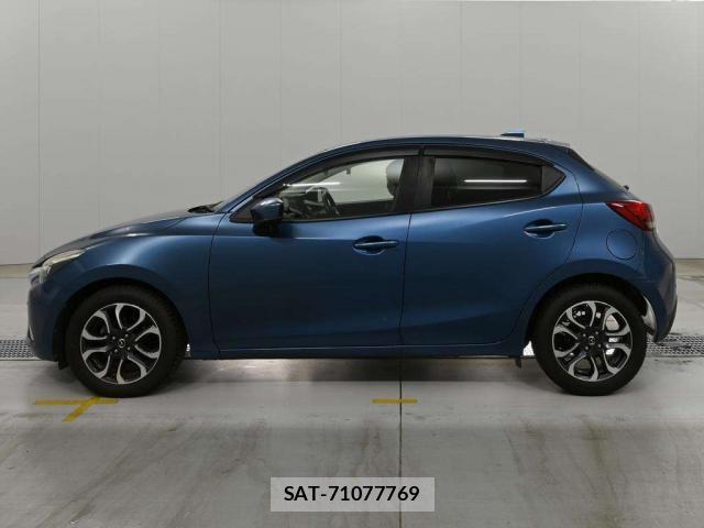 Mazda DEMIO 2018-08 8277913-11