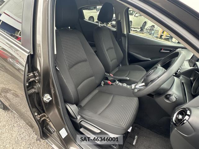 Mazda DEMIO 2019-04 8281192-9