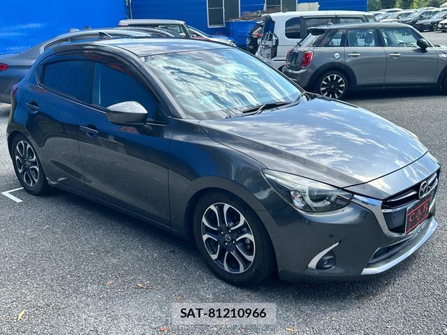 Mazda DEMIO 2017-12 8282564-3