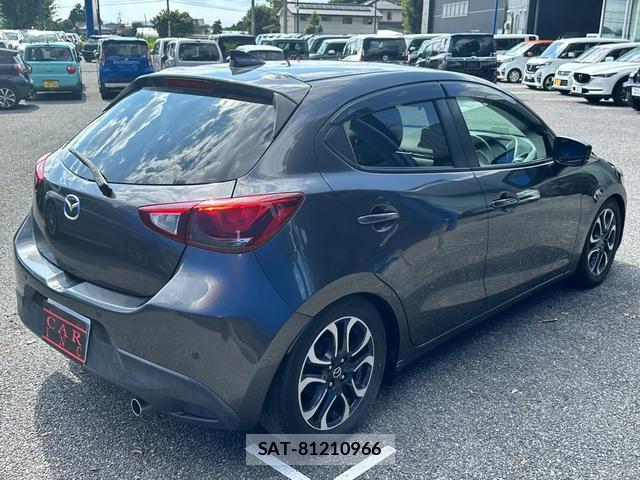 Mazda DEMIO 2017-12 8282564-5