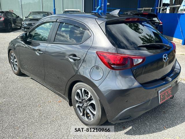 Mazda DEMIO 2017-12 8282564-7
