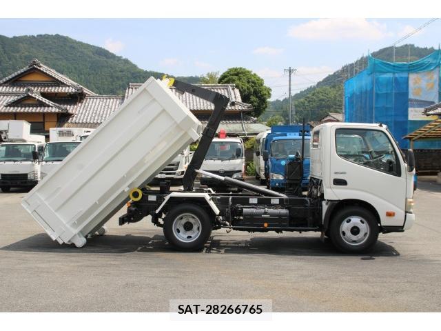 Hino DUTRO 2012-07 8276803-7