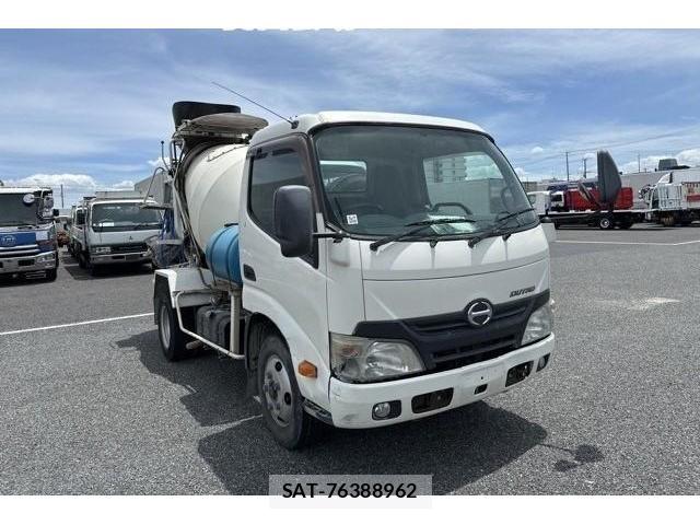 Hino DUTRO 2015-05 8277516-0