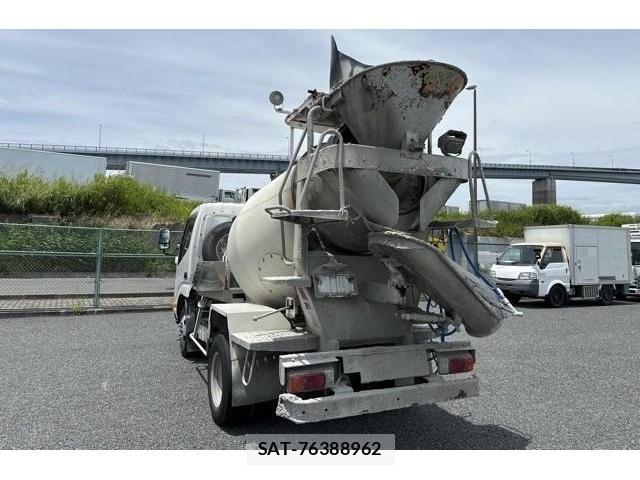 Hino DUTRO 2015-05 8277516-1