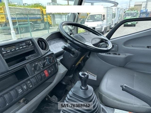 Hino DUTRO 2015-05 8277516-4