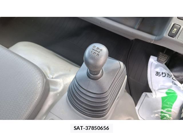 Hino DUTRO 2019-06 8280294-11