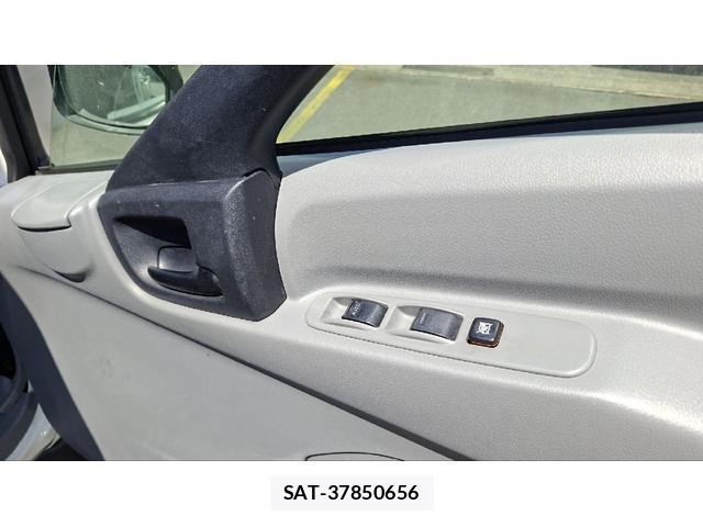 Hino DUTRO 2019-06 8280294-16
