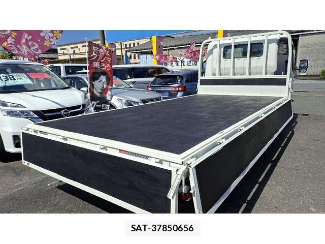 Hino DUTRO 2019-06 8280294-17