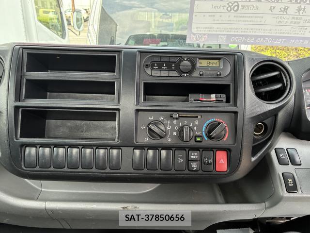 Hino DUTRO 2019-06 8280294-18