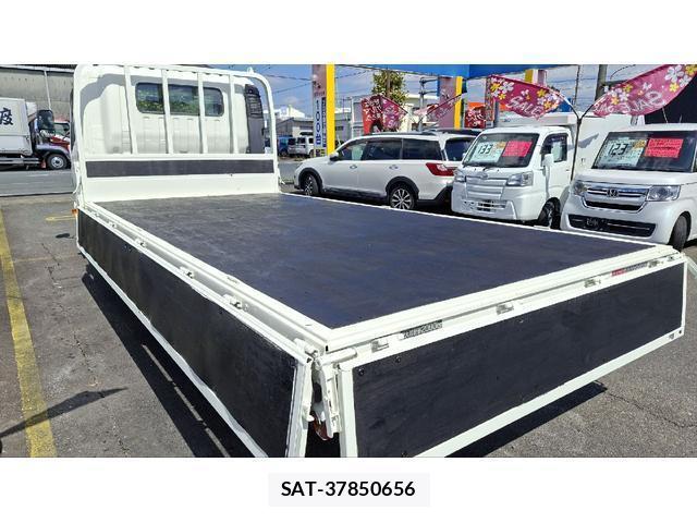 Hino DUTRO 2019-06 8280294-4