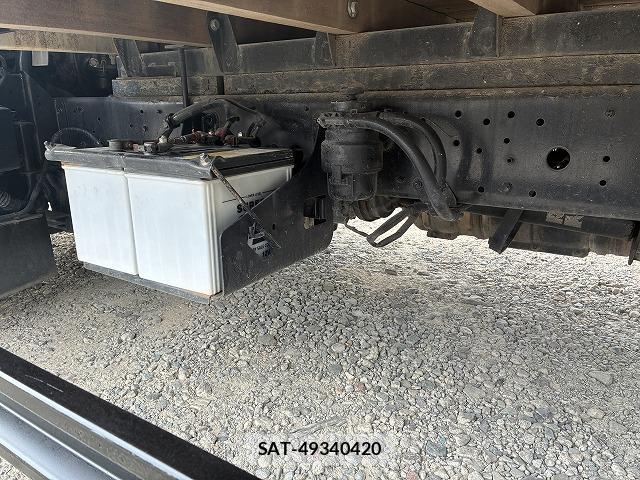 Hino DUTRO 2012-05 8284730-17