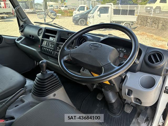 Hino DUTRO 2014-02 8284736-13