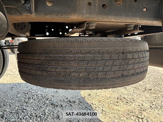 Hino DUTRO 2014-02 8284736-16