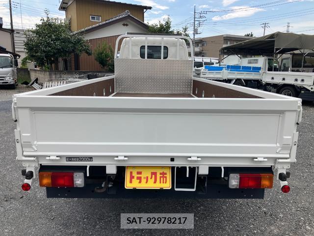 Hino DUTRO 2023-06 8285584-18